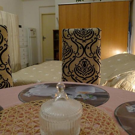 براغ Cozy Modest Room For 2 Or 3 Persons المظهر الخارجي الصورة